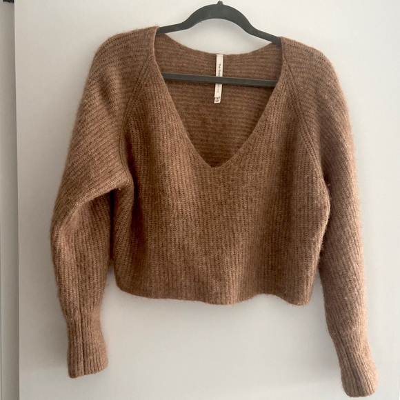 EUC Aritzia Babaton Tessin Sweater - Picture 3 of 3